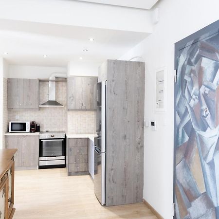 Modern Apt In Glyfada A Breath Away From The Sea - The View アテネ エクステリア 写真