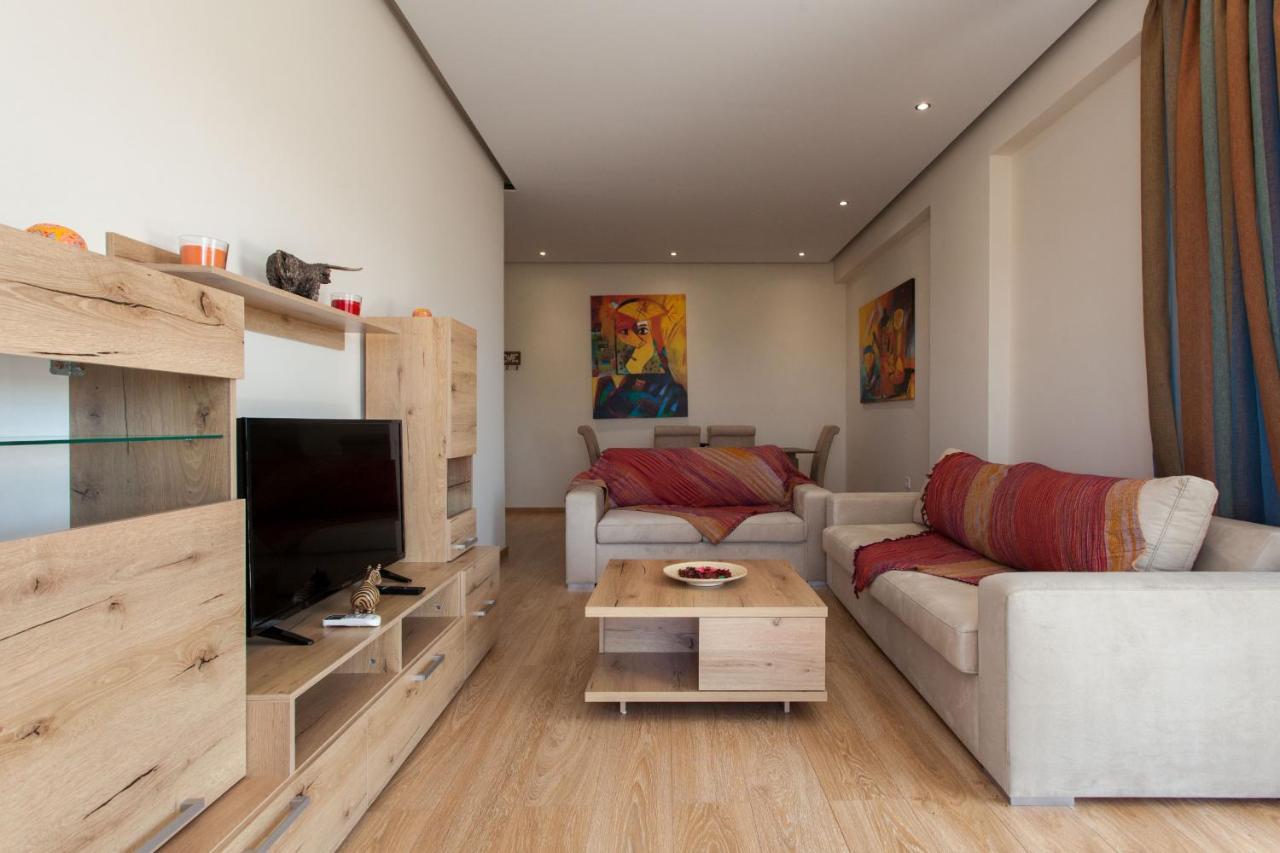 Modern Apt In Glyfada A Breath Away From The Sea - The View アテネ エクステリア 写真