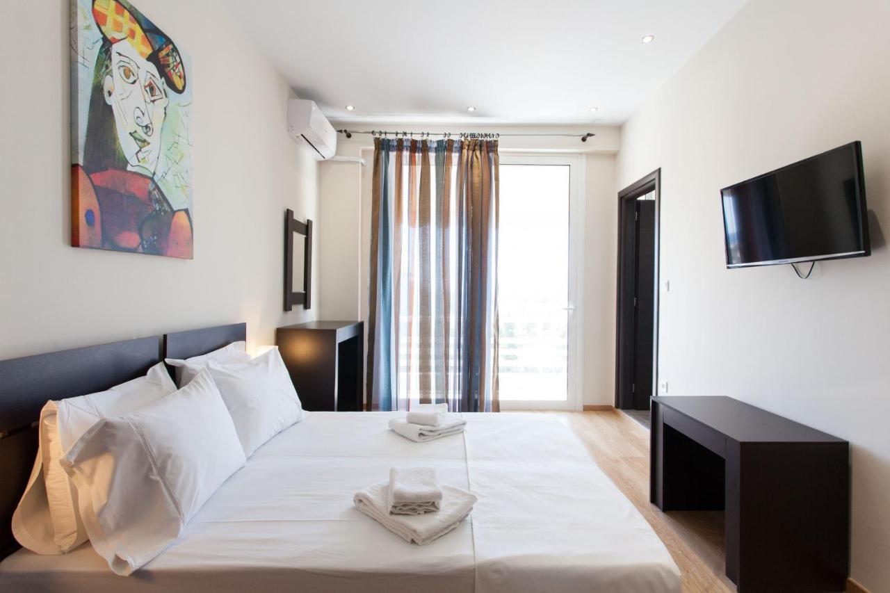 Modern Apt In Glyfada A Breath Away From The Sea - The View アテネ エクステリア 写真
