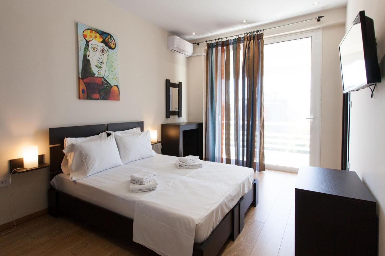 Modern Apt In Glyfada A Breath Away From The Sea - The View アテネ エクステリア 写真