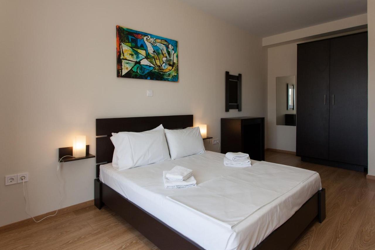 Modern Apt In Glyfada A Breath Away From The Sea - The View アテネ エクステリア 写真