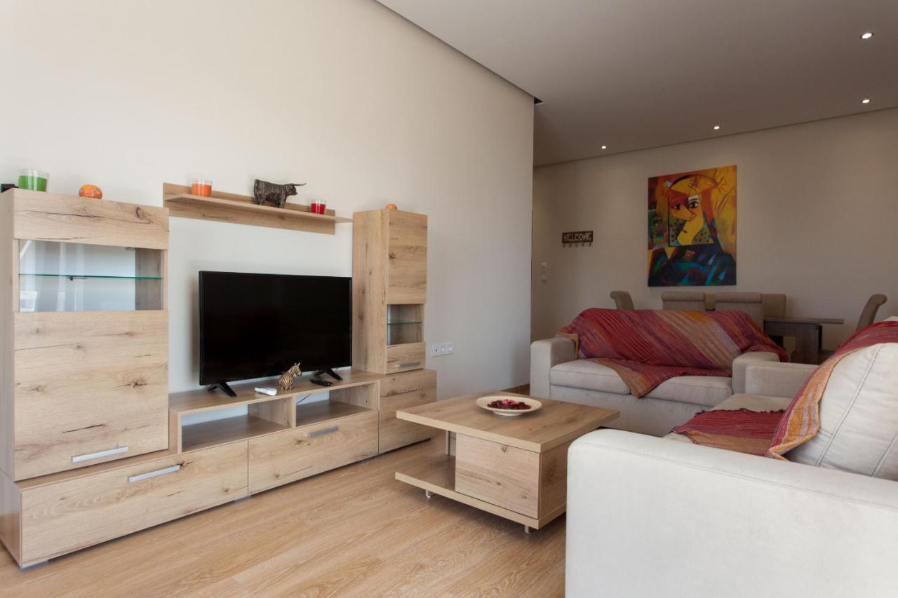 Modern Apt In Glyfada A Breath Away From The Sea - The View アテネ エクステリア 写真