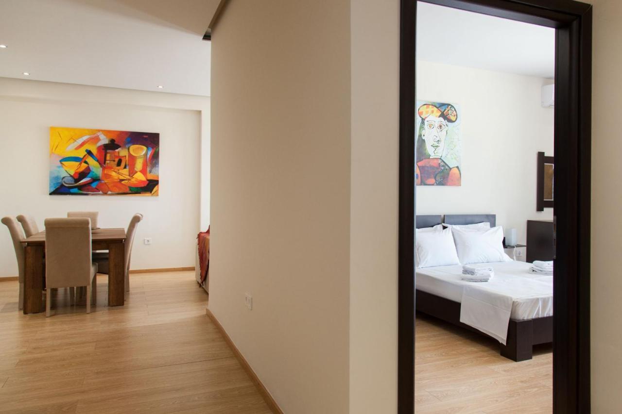 Modern Apt In Glyfada A Breath Away From The Sea - The View アテネ エクステリア 写真
