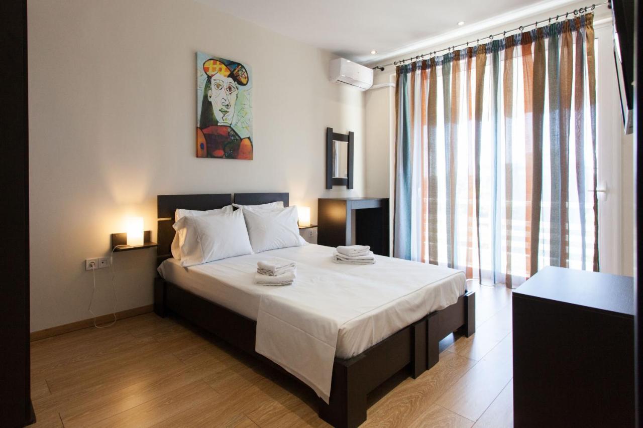 Modern Apt In Glyfada A Breath Away From The Sea - The View アテネ エクステリア 写真