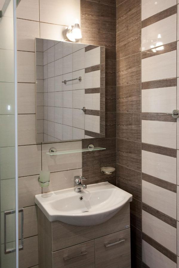 Modern Apt In Glyfada A Breath Away From The Sea - The View アテネ エクステリア 写真