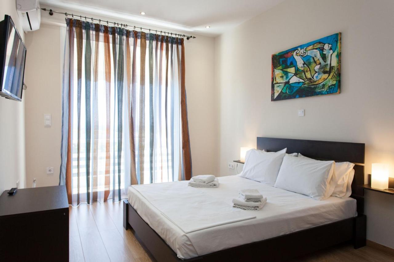 Modern Apt In Glyfada A Breath Away From The Sea - The View アテネ エクステリア 写真