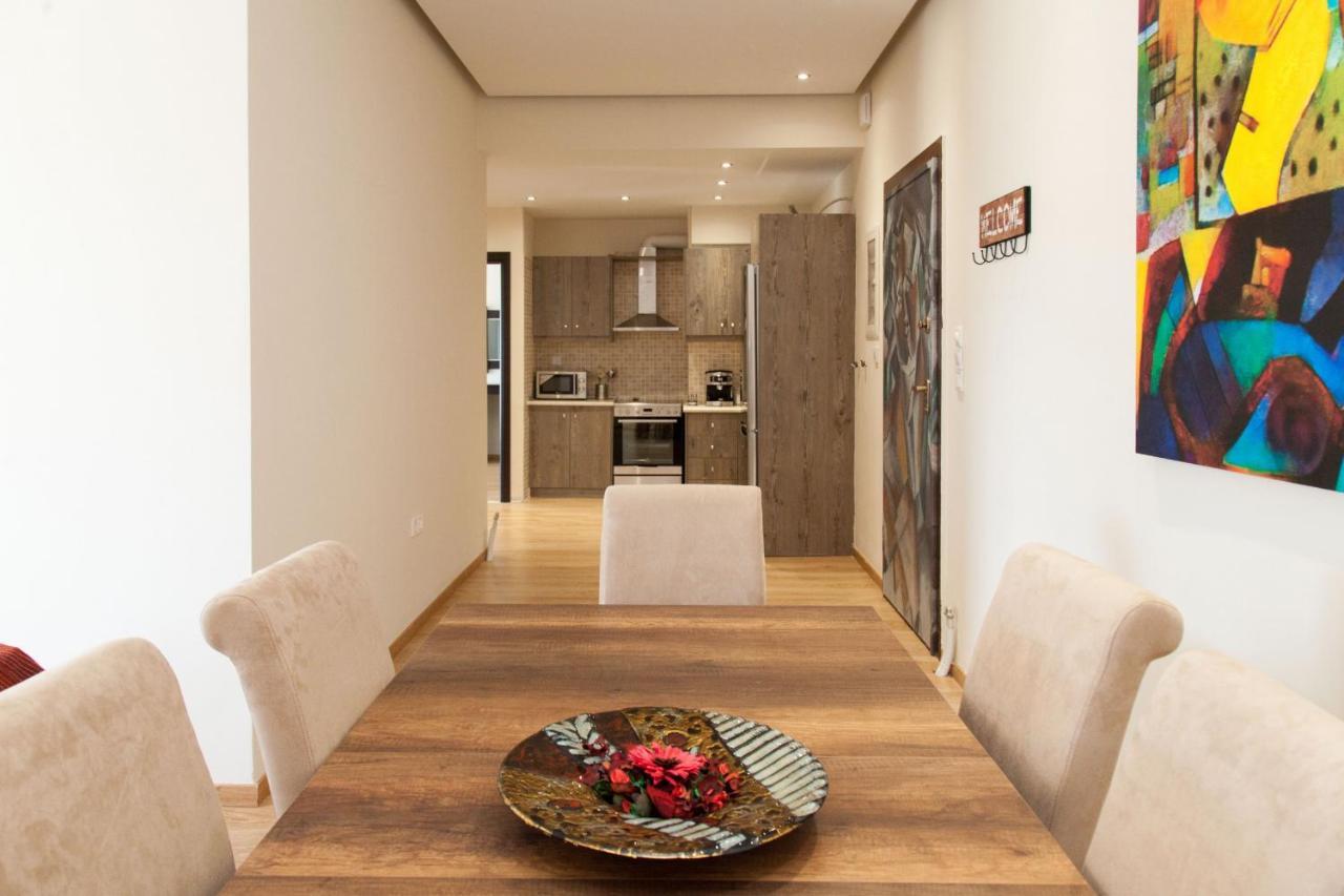 Modern Apt In Glyfada A Breath Away From The Sea - The View アテネ エクステリア 写真
