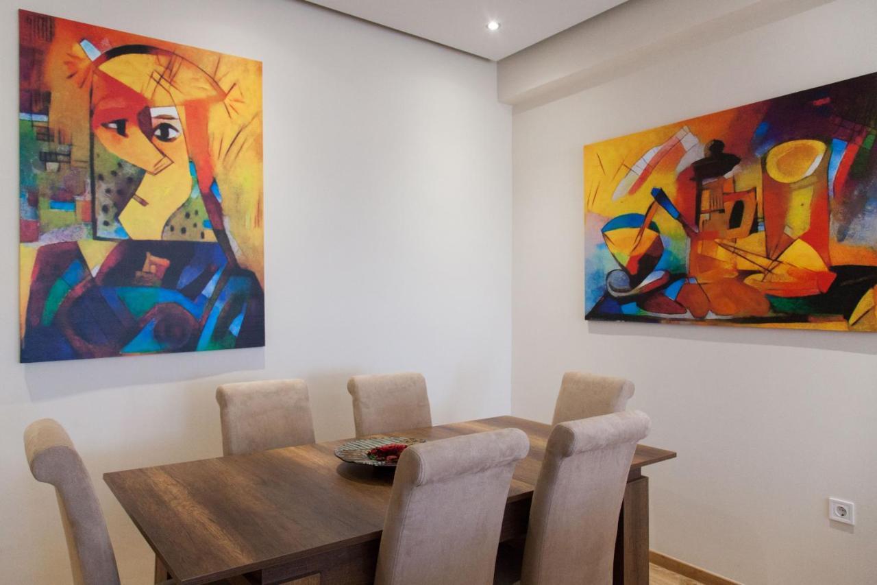 Modern Apt In Glyfada A Breath Away From The Sea - The View アテネ エクステリア 写真