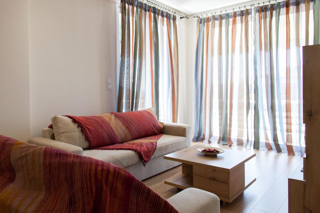 Modern Apt In Glyfada A Breath Away From The Sea - The View アテネ エクステリア 写真