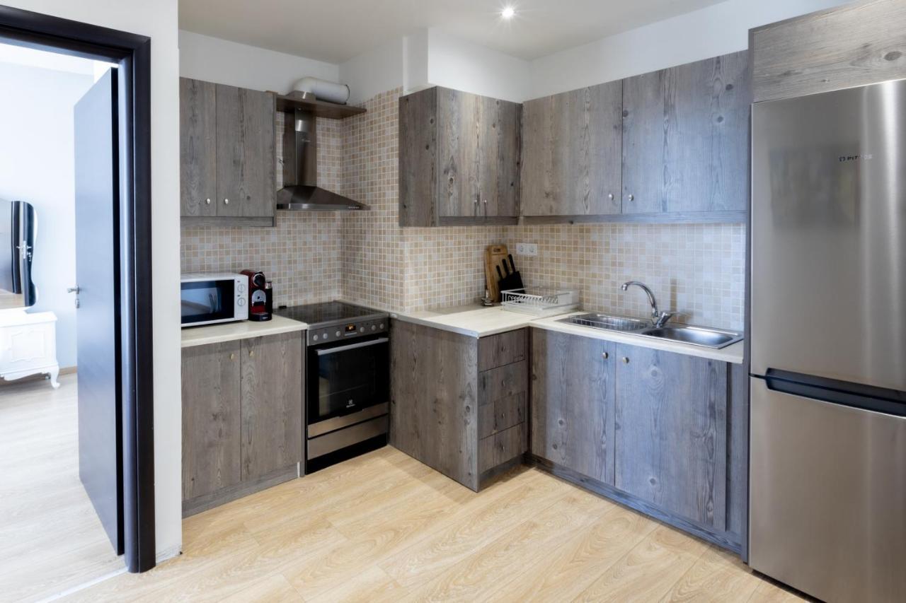 Modern Apt In Glyfada A Breath Away From The Sea - The View アテネ エクステリア 写真