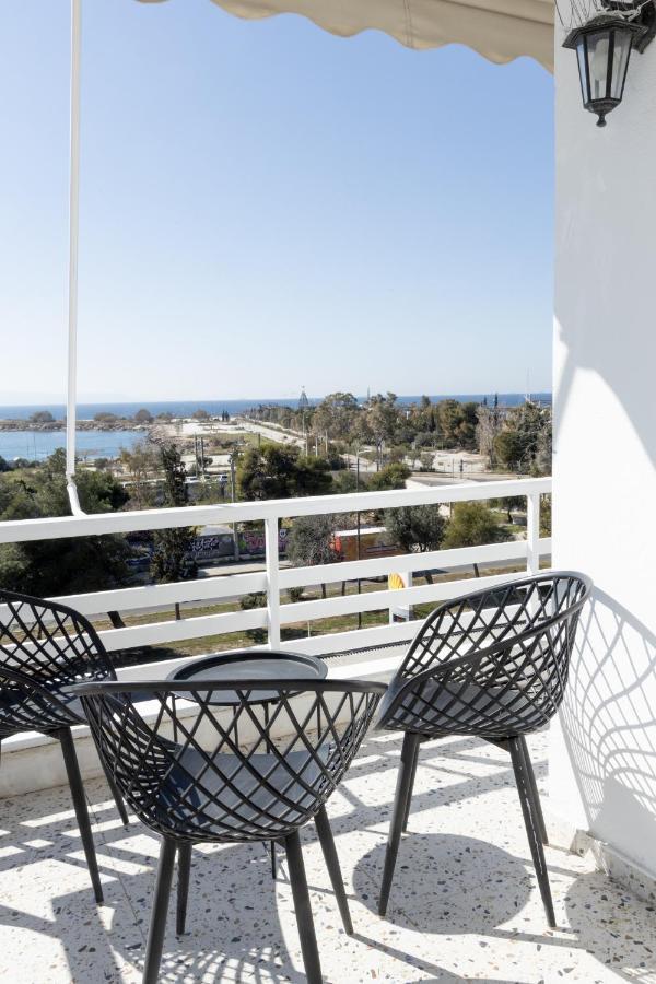 Modern Apt In Glyfada A Breath Away From The Sea - The View アテネ エクステリア 写真