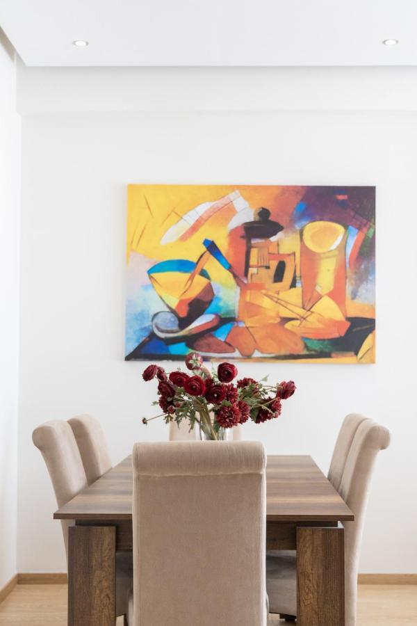 Modern Apt In Glyfada A Breath Away From The Sea - The View アテネ エクステリア 写真