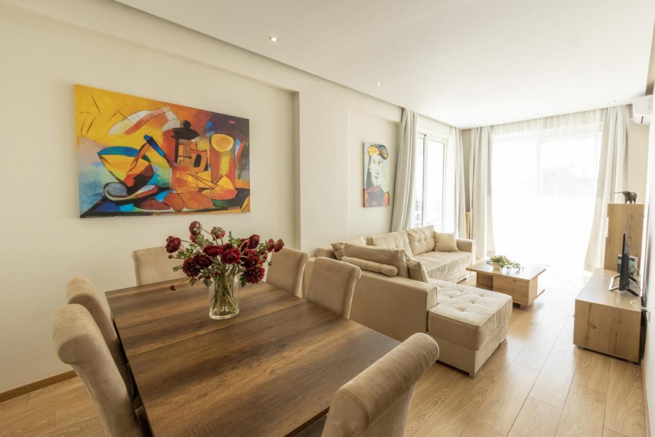 Modern Apt In Glyfada A Breath Away From The Sea - The View アテネ エクステリア 写真