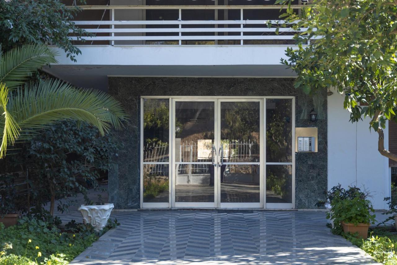Modern Apt In Glyfada A Breath Away From The Sea - The View アテネ エクステリア 写真