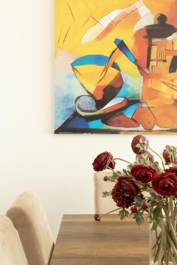 Modern Apt In Glyfada A Breath Away From The Sea - The View アテネ エクステリア 写真