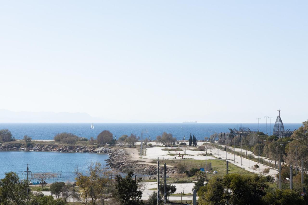 Modern Apt In Glyfada A Breath Away From The Sea - The View アテネ エクステリア 写真