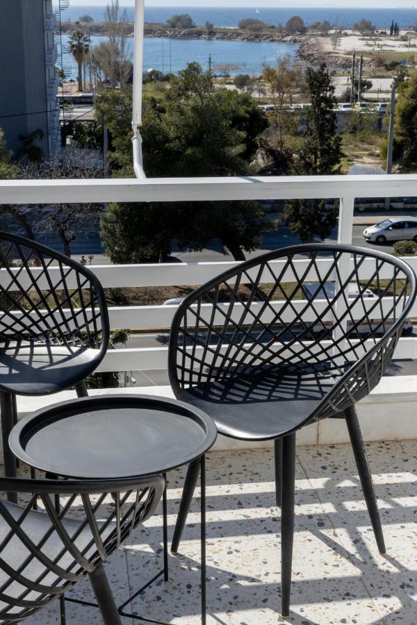 Modern Apt In Glyfada A Breath Away From The Sea - The View アテネ エクステリア 写真