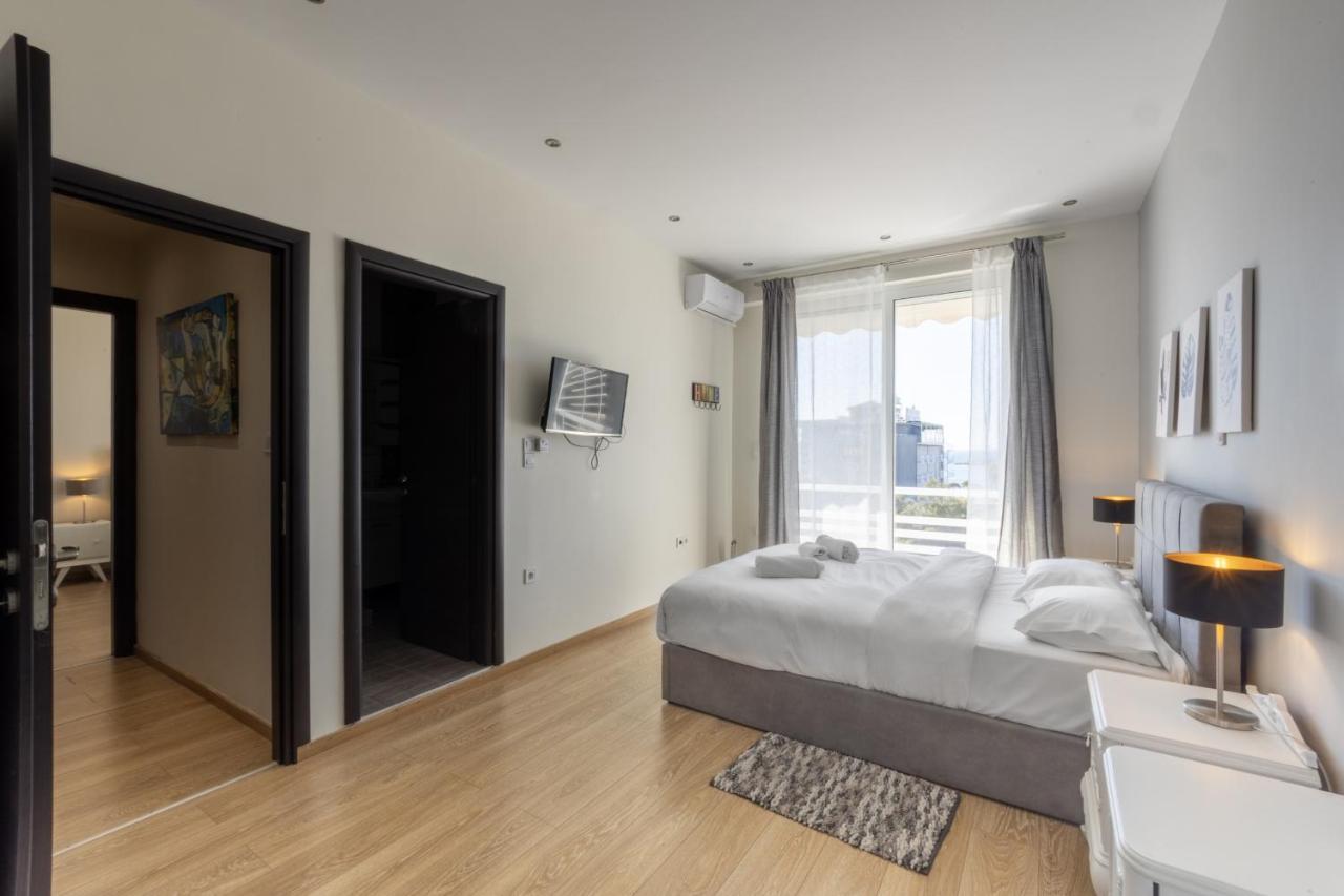 Modern Apt In Glyfada A Breath Away From The Sea - The View アテネ エクステリア 写真
