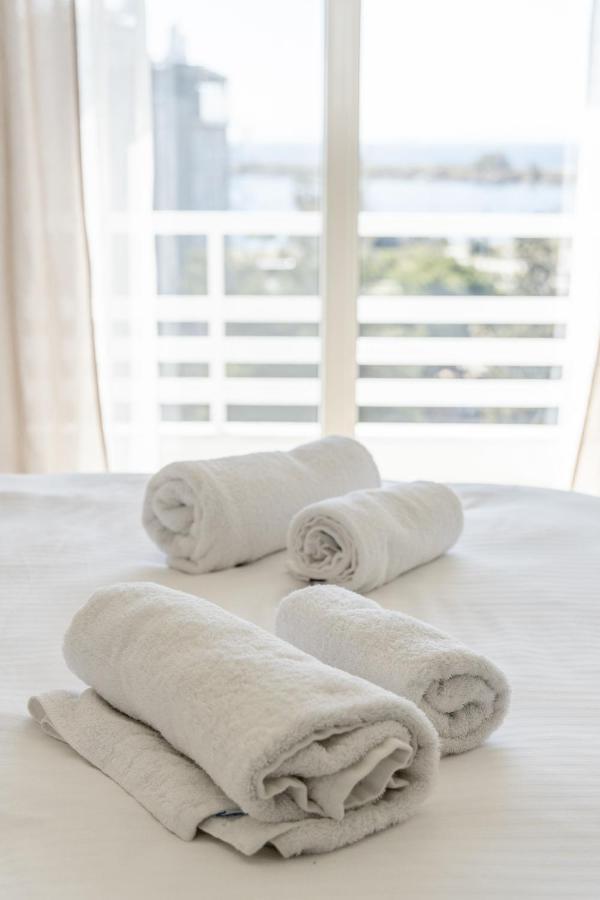 Modern Apt In Glyfada A Breath Away From The Sea - The View アテネ エクステリア 写真