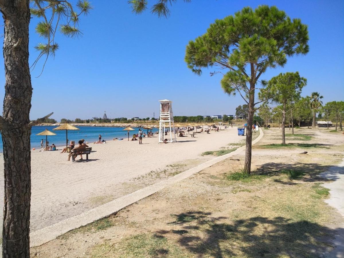 Modern Apt In Glyfada A Breath Away From The Sea - The View アテネ エクステリア 写真